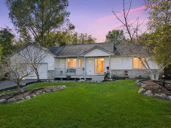8911 Aspen Rd, Saint Bonifacius, MN 55375