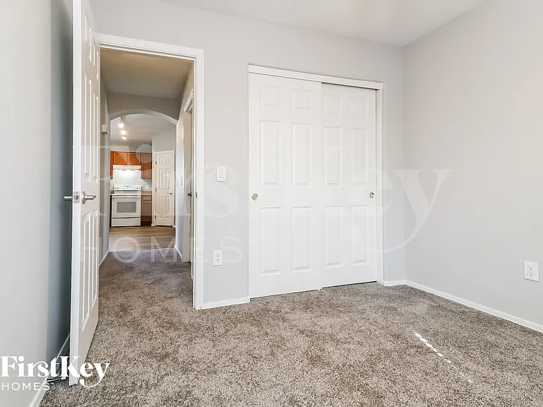 11233 W Locust Ln — Photo 12