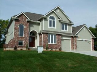 400 SE Hackamore Dr, Lees Summit, MO 64082