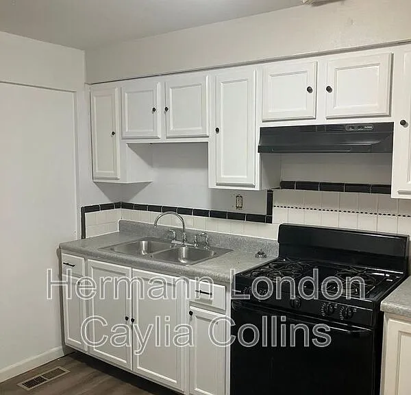 7804 Utica Dr — Photo 13