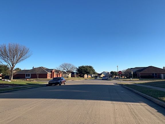 4th image of 1045 Weaver St