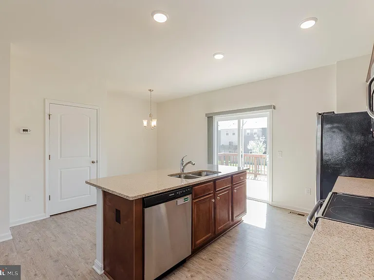 172 Drexel Ct — Photo 18