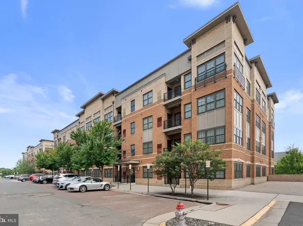 2905 Bleeker St Unit 205, Fairfax, VA 22031