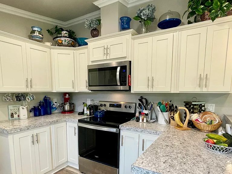 NE Shore Pl — Photo 10