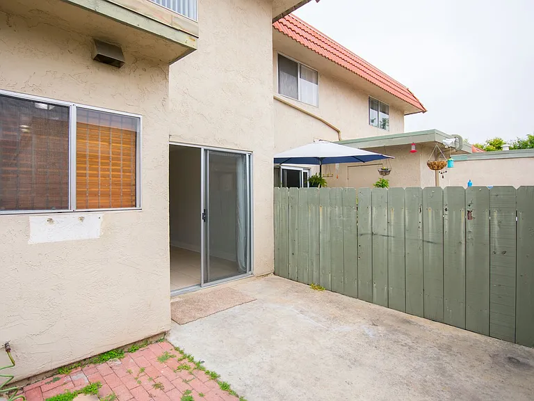 637 Beverly Pl — Photo 10