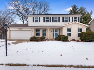 24W450 Arrow Ct, Naperville, IL 60540
