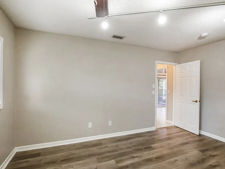 3731 NW 114th Ave — Photo 6