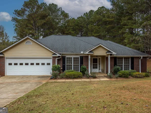120 Village Ct, Hamilton, GA 31811