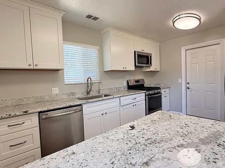 205 Barbara Ct — Photo 24