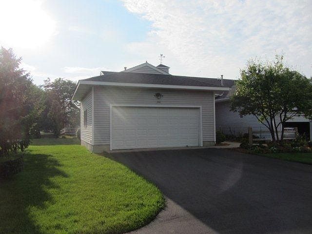 1st image of 200 Blossom Dr