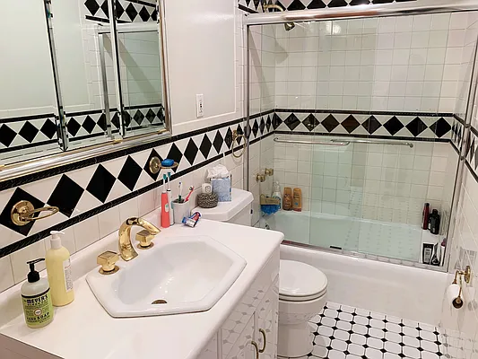 Rented by Joe Gotham LTD | media 29