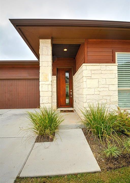 1st image of 304 W Jeffrey David Ln