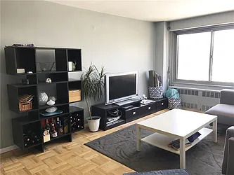 Rented by R New York