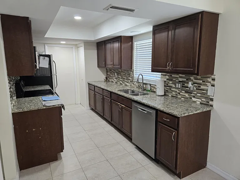 9156 Irving Rd — Photo 5