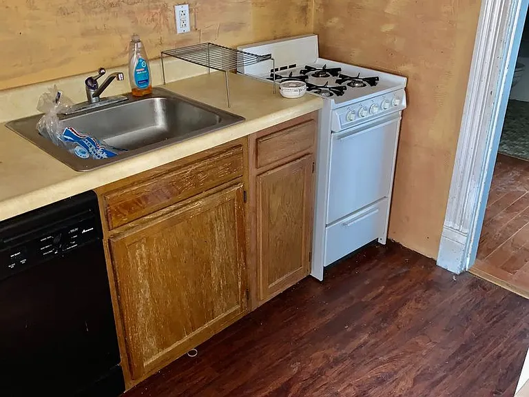4907 Friendship Ave — Photo 2