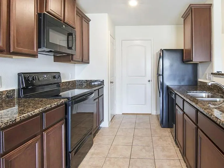 22622 Cloverland Field Dr — Photo 8