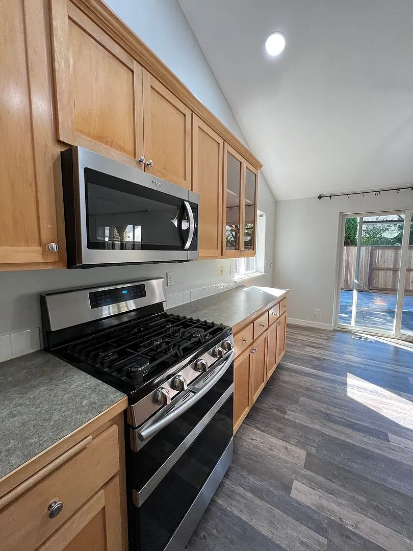 Well Sought After Harvest Ridge Home — Photo 4