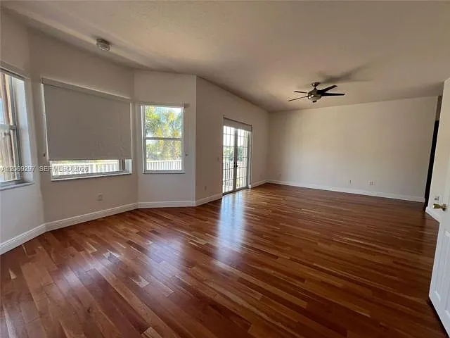 5 bed, 4.0 bath, 3994 sqft, $6,500 — Photo 4