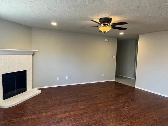 1579 Crown View Dr — Photo 6