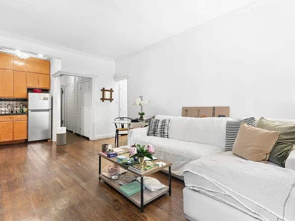 152 East 35th Street 5G image 2 of 6