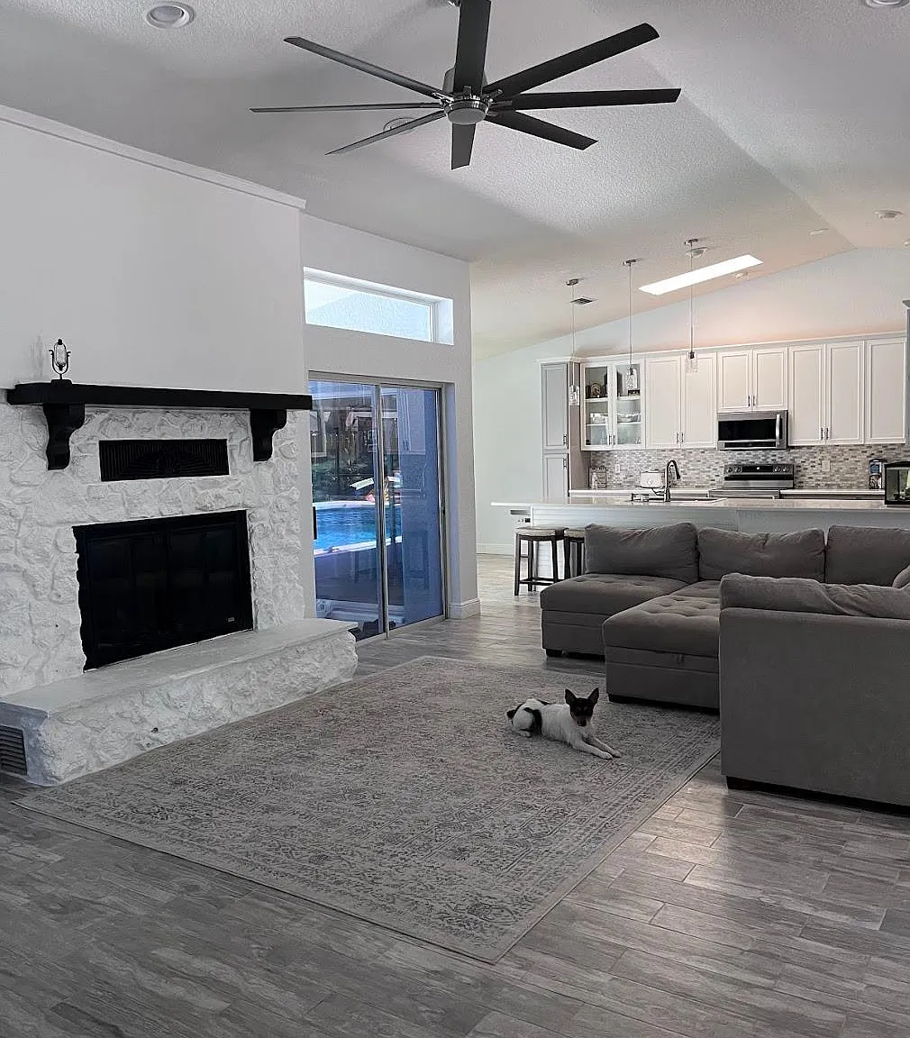 3 bed, 2.5 bath, 1926 sqft, $3,000 — Photo 2