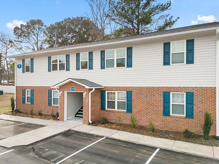 Tryon Village Apartments — Photo 13