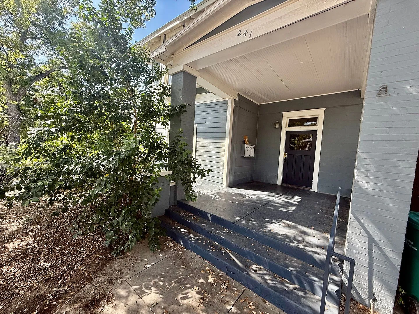 1-bedroom, 1-bathroom unit in Historic home off Broadway Move-In Ready! — Photo 3