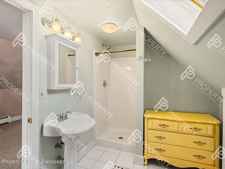 440 Whiteriver Ave — Photo 16