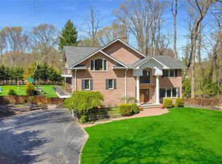 2 Woodhill Path, Saint James, NY 11780