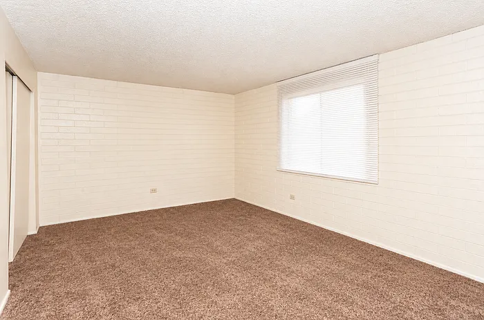 2041 W Berridge Ln #11 — Photo 13