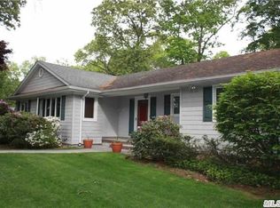 16 Woodlot Ln, Huntington, NY 11743