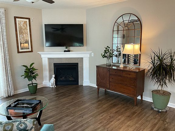 4th image of 43 Whitaker Dr