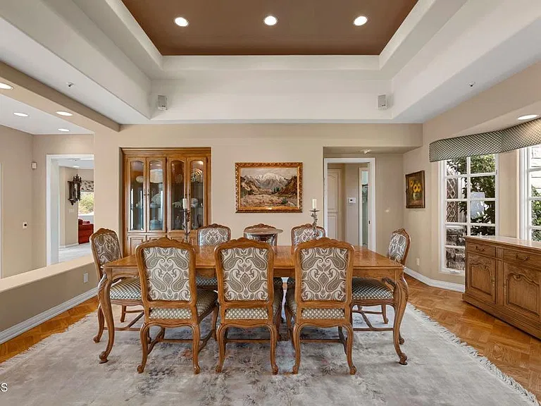 1401 Glen Oaks Blvd — Photo 10