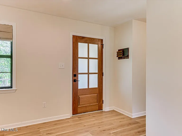 139 Crawford Dr — Photo 6