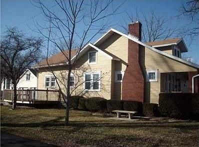 2nd image of 829 Spruce Ave