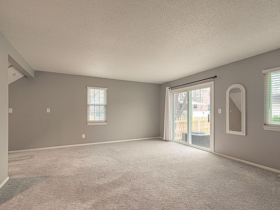 4th image of 10011 W 95th St