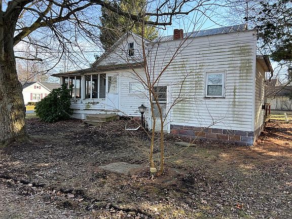2nd image of 15 Superior St