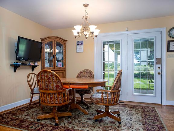 3rd image of 649 Shaw Ln