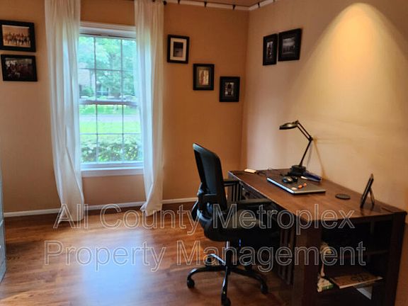 5th image of 9450 Thornberry Ln
