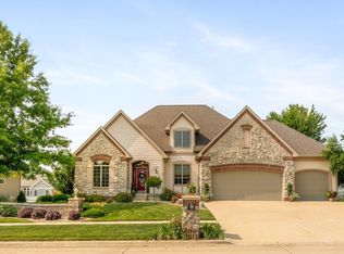 2606 Falcon Ln, Cedar Falls, IA 50613