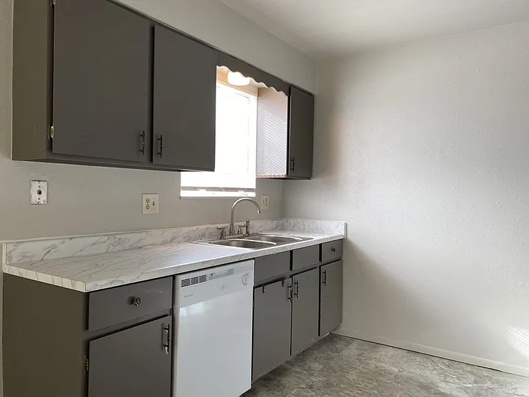 1954 Pecan St #2 — Photo 10