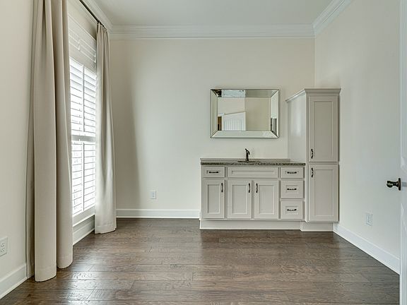 4th image of 1035 Westhaven Blvd