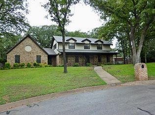 1704 Druid Ct, Fort Worth, TX 76112