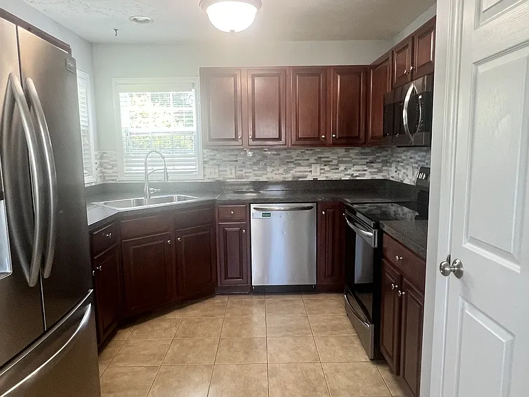116 Grover Pl — Photo 6