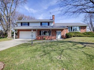 2748 Hilltop Dr, Sun Prairie, WI 53590