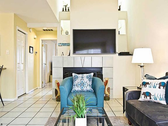 5th image of 800 E 9th St APT 205