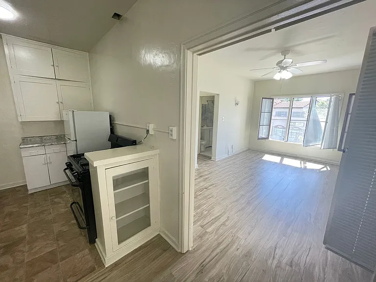 410 S Glendale Ave — Photo 9