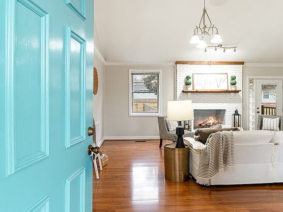 2nd image of 110 Edison Cir