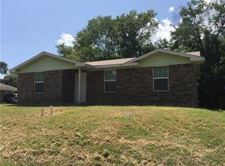 1109 Maple St, Bonham, TX 75418