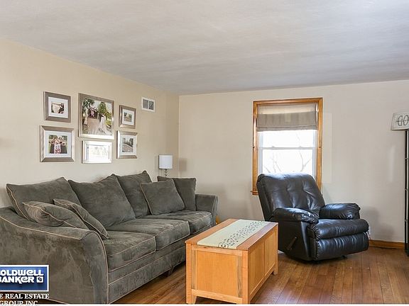 Living room/hardwood floors
